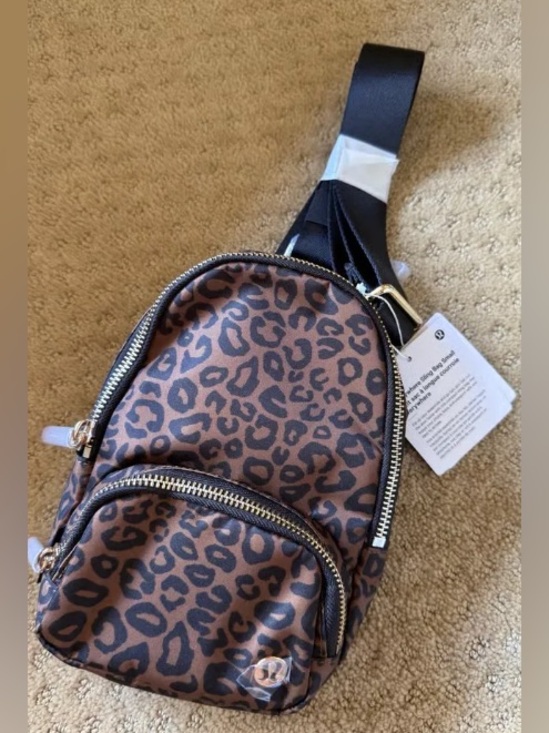 lululemon athletica Handbags - Lululemon everywhere sling bag small